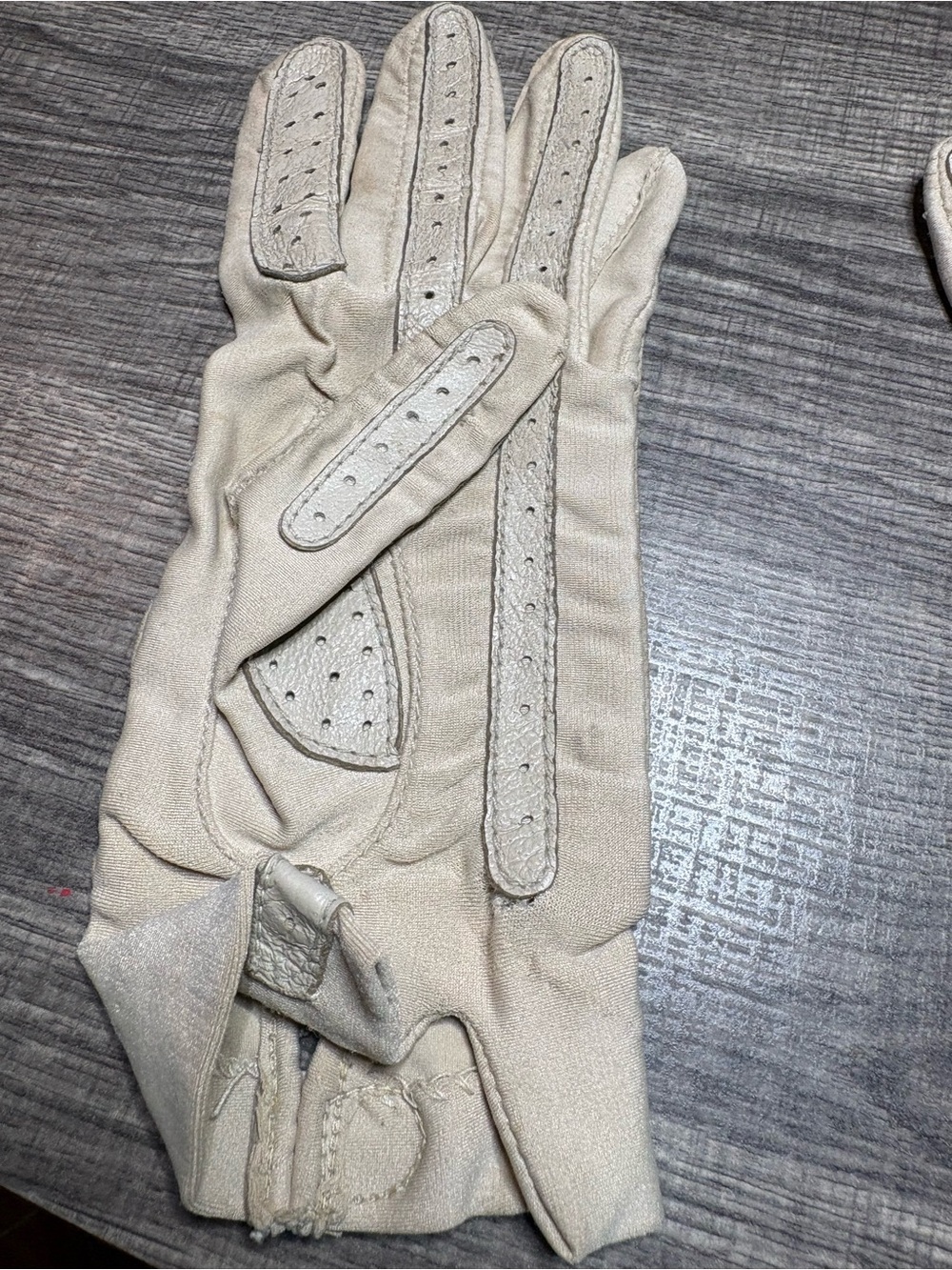 Womenโs isotonic gloves
